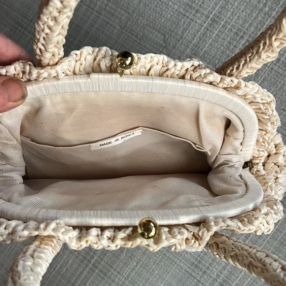 Elegant Cream Straw Woven Handbag - Picture 3 of 8